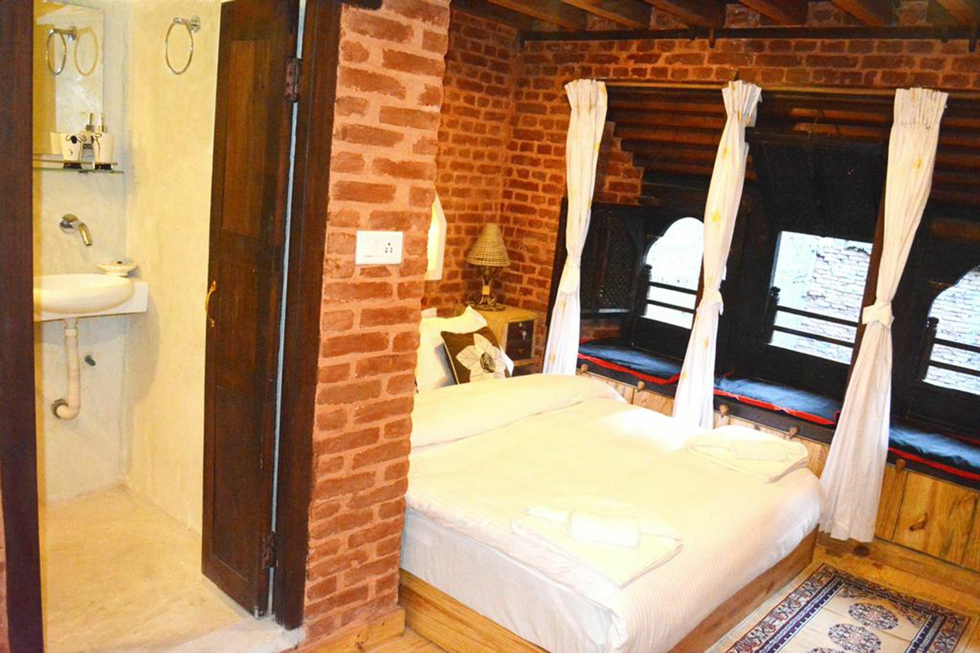 扬巴传统住宿加早餐旅馆 Lalitpur 外观 照片